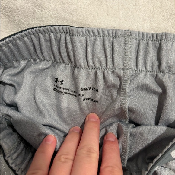 Under armour running shorts - Picture 2 of 3